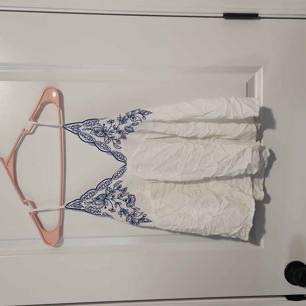 White cropped tank